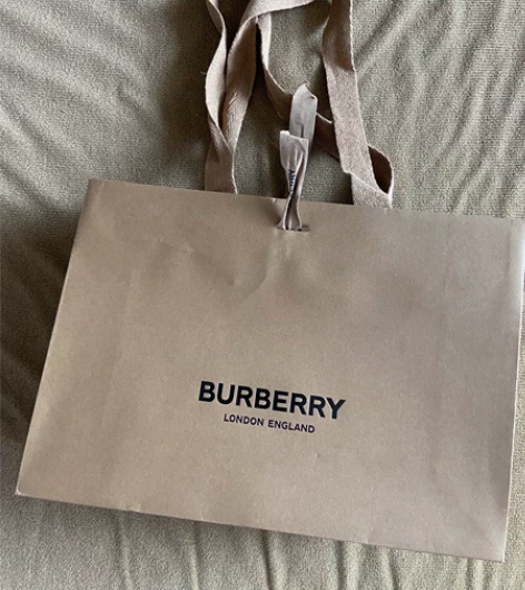 burberry围巾轻薄经典款,春秋冬都可...