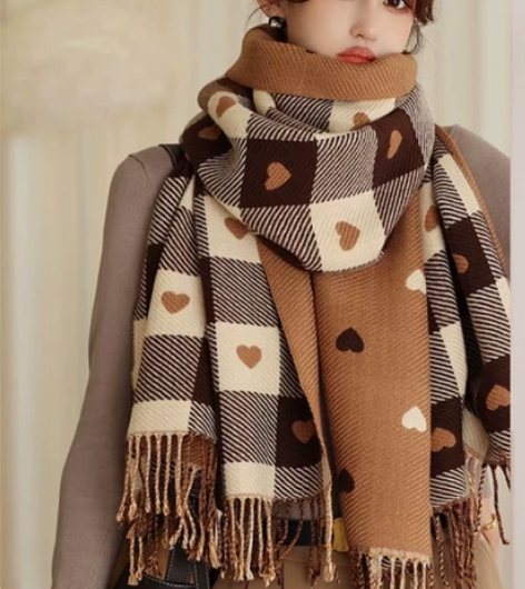 大量出闲置抵债围巾，50条起售。 价格是一...