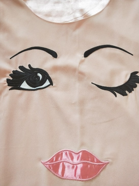 刺绣连衣裙，二次元唯美