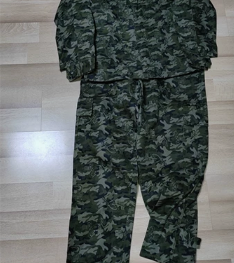 一套男士迷彩服，180，全新，从未穿过，现...
