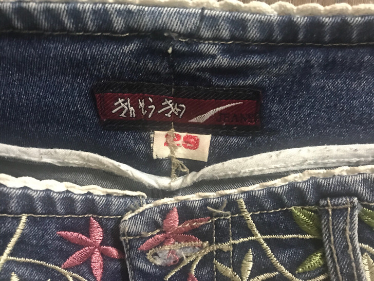 绣花牛仔裤，款式好，很新，弹力也好要搬家，...