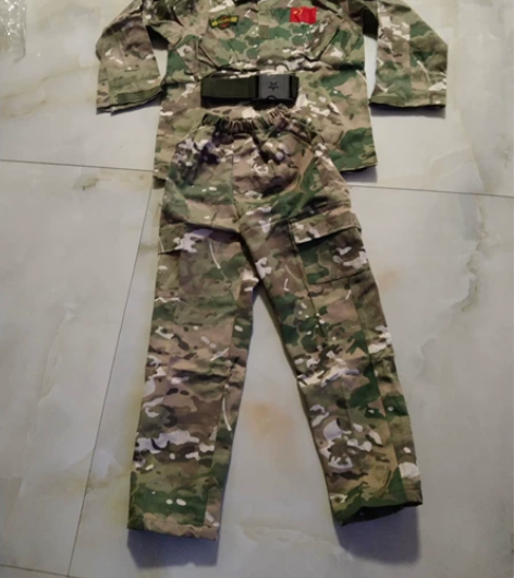儿童迷彩服套装全新 (120码) 感兴趣的...