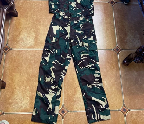 迷彩服，军训运动服。全新的，买回来打算开学...