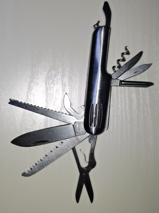 MINISO（日本）11开瑞士多功能折叠小刀