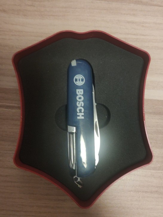 盒装博士Bosch军刀工具，售出后不退不换。