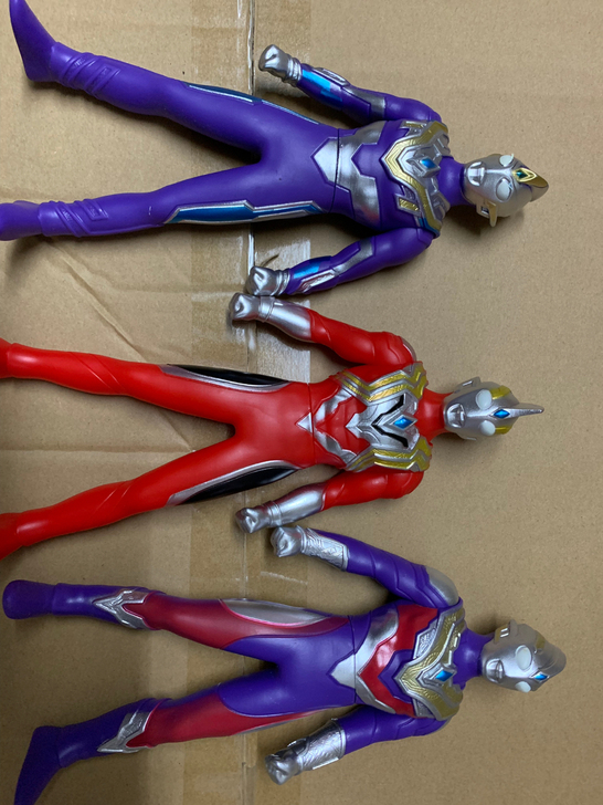 全新特利迦奥特曼人偶，25厘米软胶，3个状...