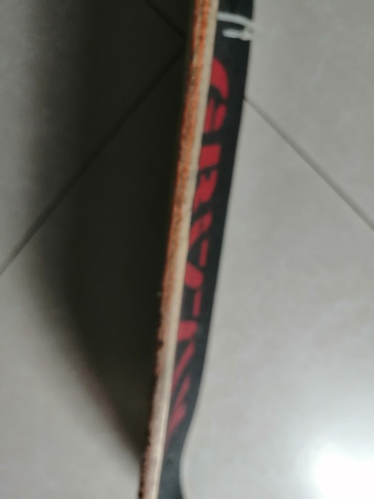 之前买的，专业的板面，很耐用，不是玩具板，...