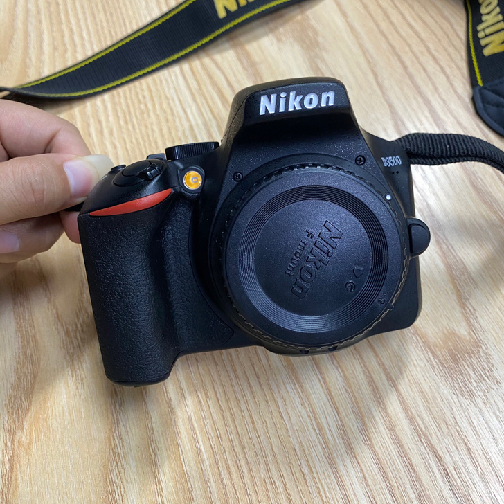 尼康d3500机身 单机99新 原装无拆修...
