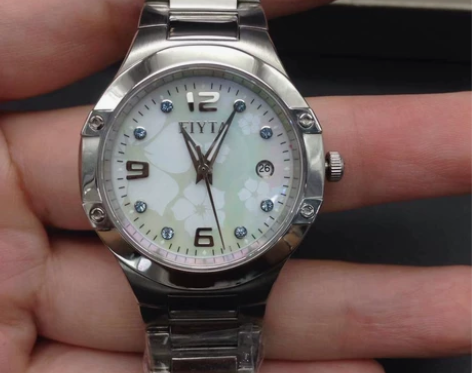 飞亚达女士高档手表，型号L990带日历，盘...