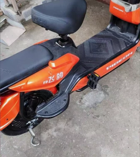 飞鸽电动车，适合学生党，亮橙色 感兴趣的话...