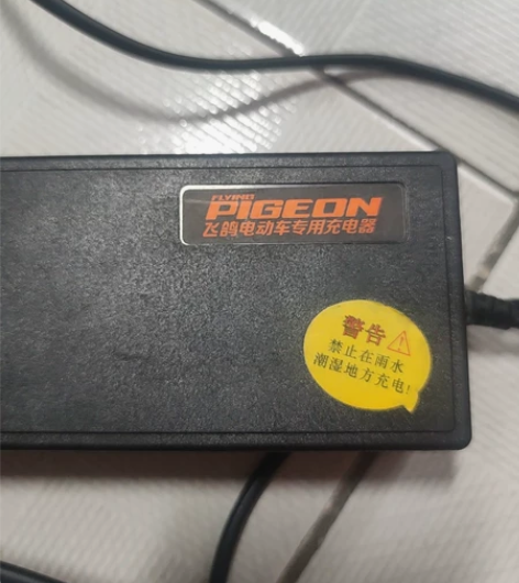 48v2a电动车充电器 飞鸽牌充电头5.5...