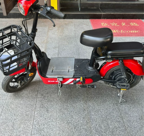 哈啰电动车，实体店买的新车，真空胎，车身结...