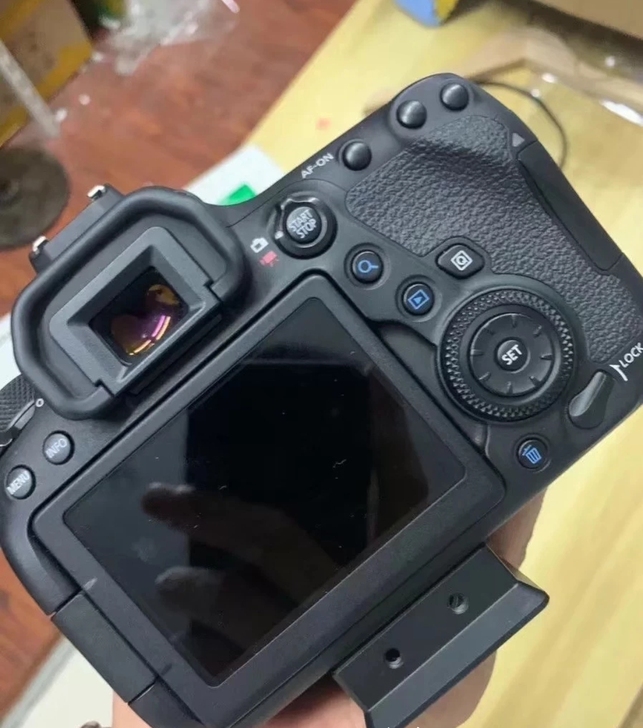 佳能6D2套机24-105 USM，本人不...