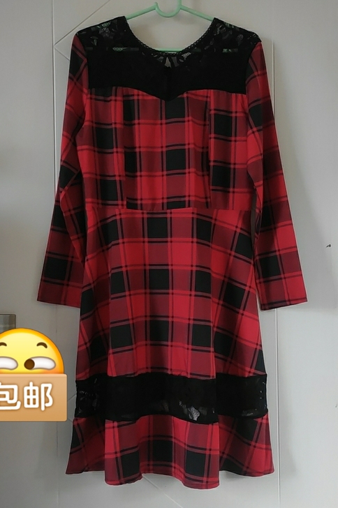 清货.秋款连衣裙。蕾丝拼接小格子。后背蕾丝...