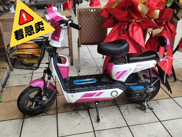 本人有一辆电动车，电瓶是新的，车八成新，急...