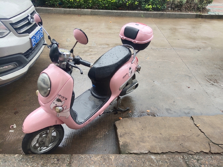 电动车二手电动车车！爱玛女款60v5块电池...