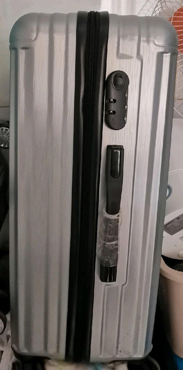 24寸拉杆箱，银色拉丝箱体，几乎全新，另有...