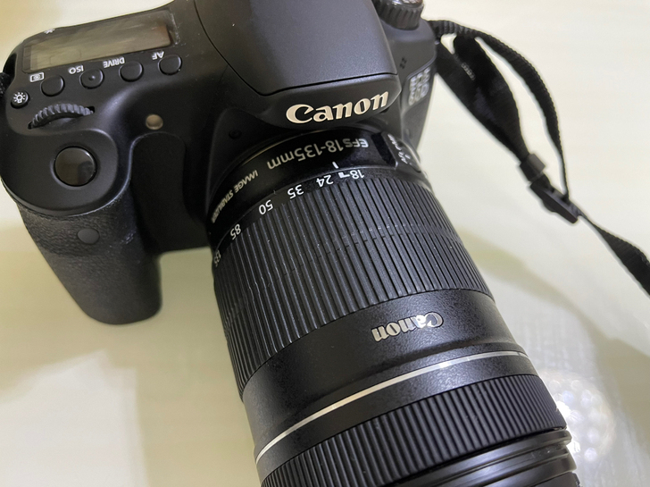 佳能EOS60D ，18-135mm，几乎...