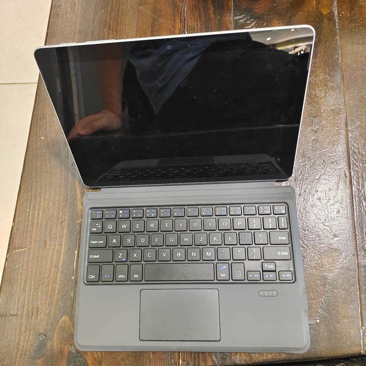 1500出一台surface go 4+6...