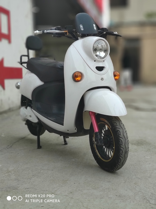 实拍郑州九成新二手电动车二手爱玛雅迪电瓶车...