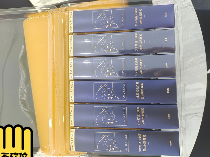 尔木葡口红唇膏套盒，六只，前面三只仅试色后...