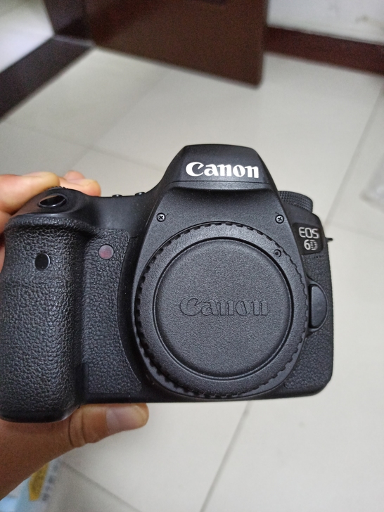佳能EOS 6D专业数码单反，外观正常使用...