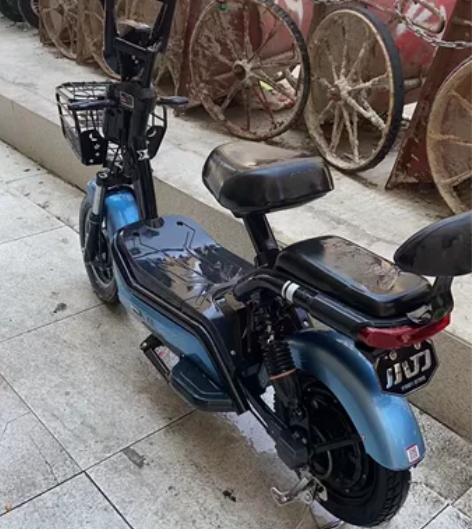 证件齐全，九成新二手品牌电动车，雅迪爱玛台...