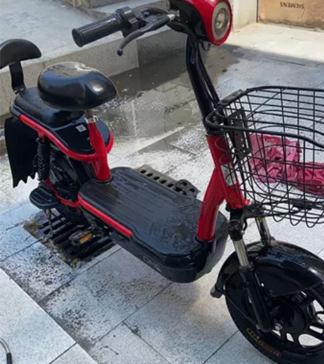 证件齐全，九成新二手品牌电动车，雅迪爱玛台...