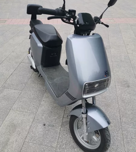几乎全新电动车，手续齐全，买了半个月都没有...