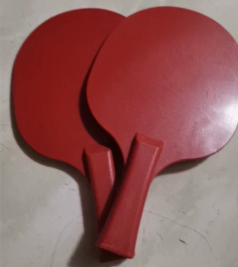 乒乓球练习器，2个拍子，5个球，两根线。中...
