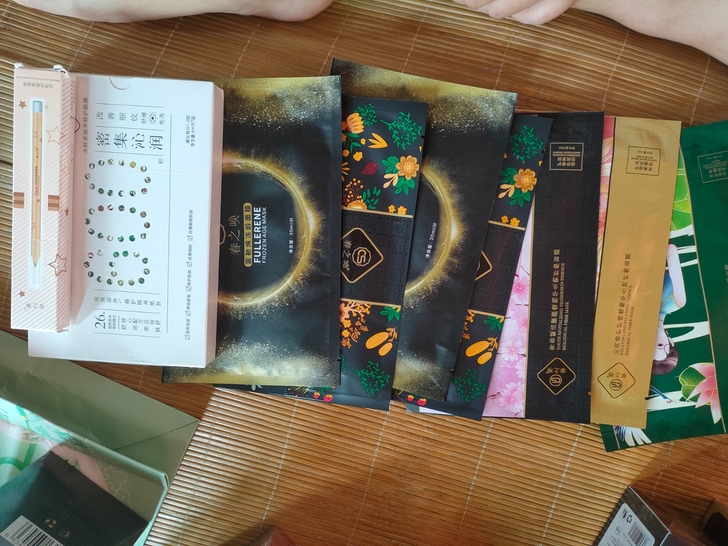 春之唤,眼贴一盒。一只遮瑕笔,七片片高端面...