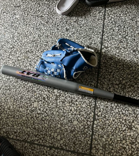 棒球垒球棒➕手套全新 感兴趣的话点“我想要...