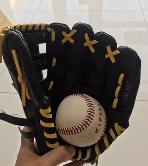 棒球手套 购于迪卡侬 手套9.9新 革的，...