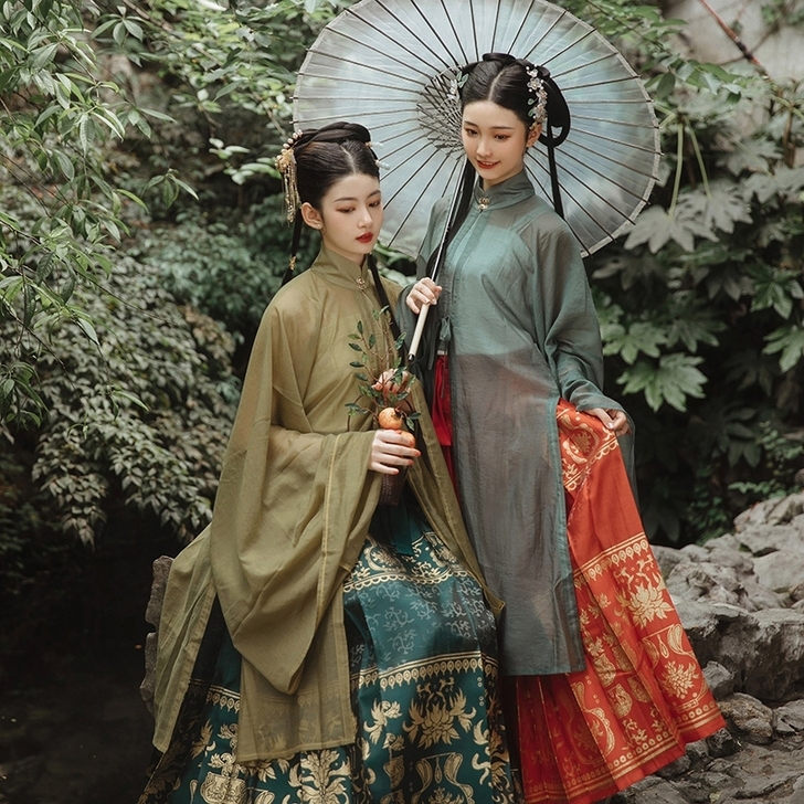 素羽华裳玉净瓶 明制织金纱马面裙原创汉服女...