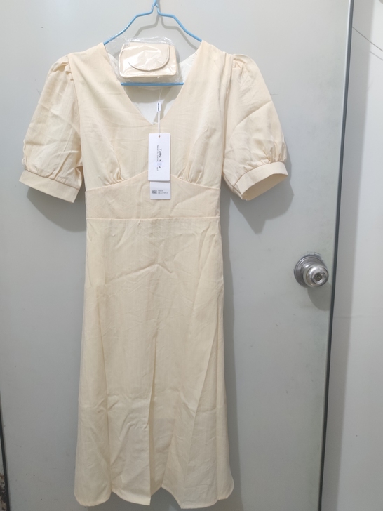 新款 淡黄色长裙子  均码 可以穿到120斤