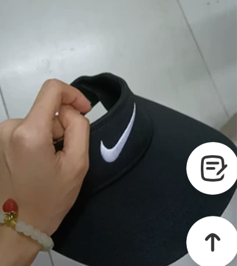 棒球手套，两个棒球，一个棒球帽，打包一起发...