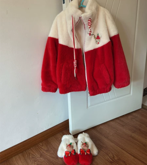 小孩外套+手套一副,码数130,九成新,实...