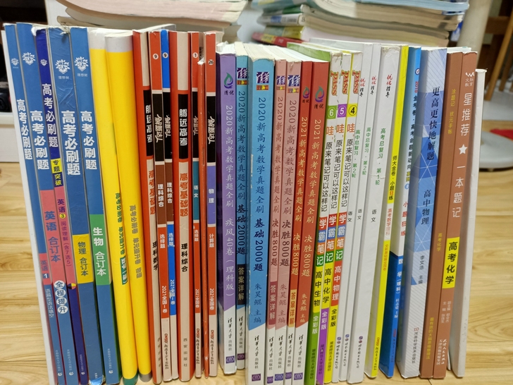 厚的10元，薄的8元，教材3元。低价出售高...