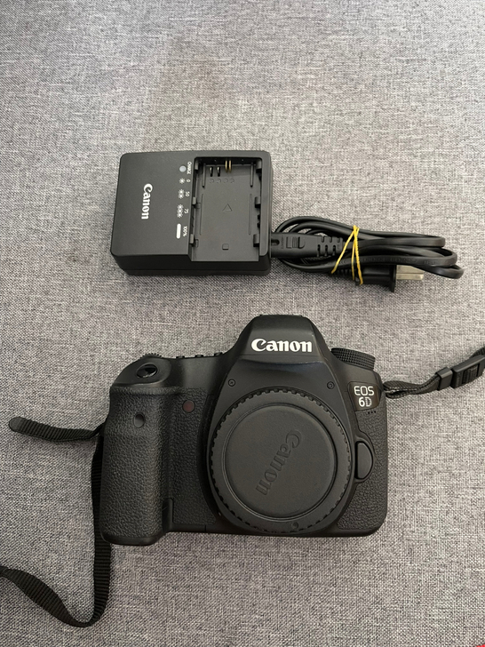 佳能6D单反机身，看清楚是机身，相机成色1...