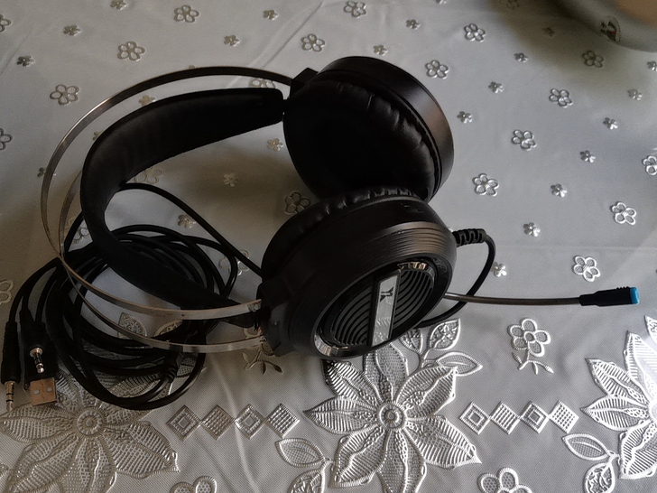 电脑耳机头戴式带麦克风电竞游戏吃鸡手机有线...