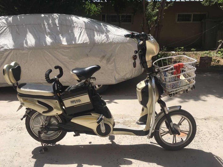 艾玛电动车，20A 48V 才换的电瓶，现...