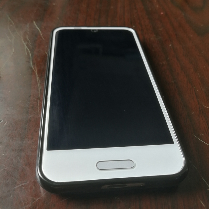 夏普shv41,外观成色不错,没有明显磕碰...