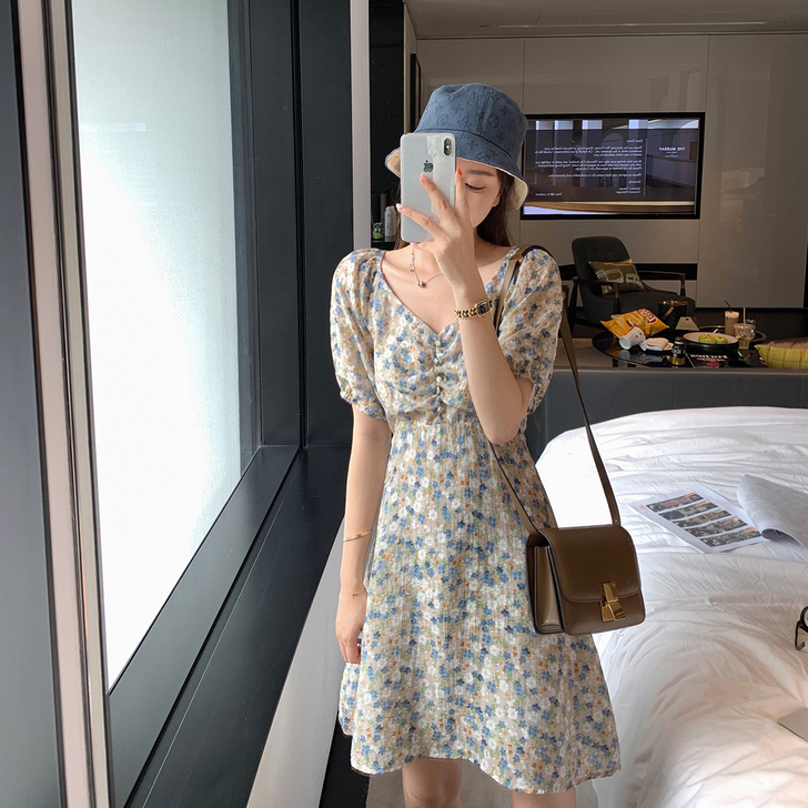 碎花连衣裙女新款夏网红甜美气质小清新V领#...