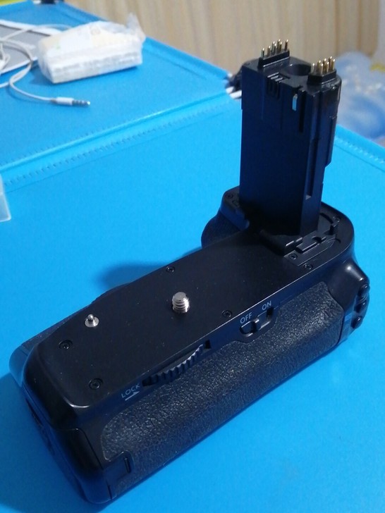 佳能相机手柄,9新。转手原因 用不上了入手...