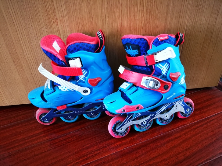 费斯轮滑鞋，28-31码，孩子目前穿小了，...