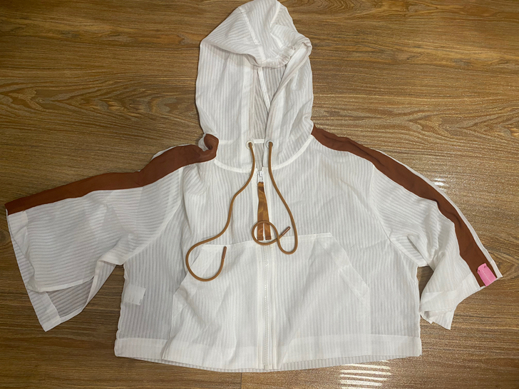 太平鸟短款防晒小外套，专柜300+购入，只...