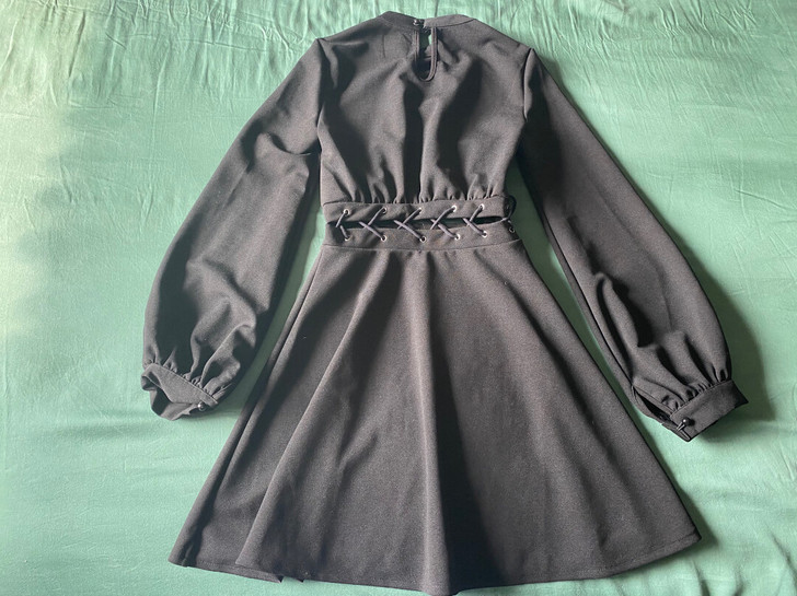 日本潮牌游玩买回，质量很好，不喜欢裙子跟风...