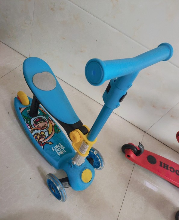 二合一滑板车，可调节高度，一岁半可以玩到十...