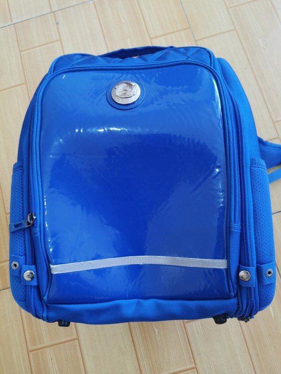 双肩背，学生书包。43一个出，60两个，包邮