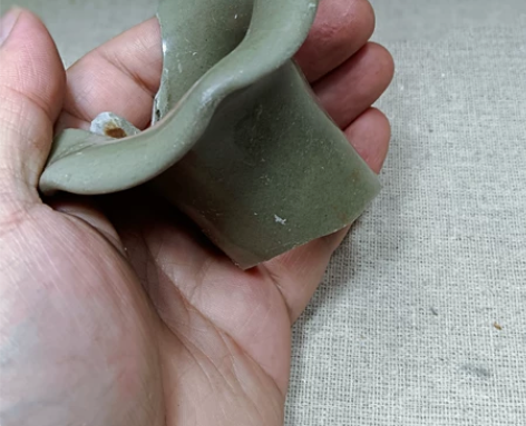 南宋龙泉窑花瓶口，花口型的非常少见！ 型非...